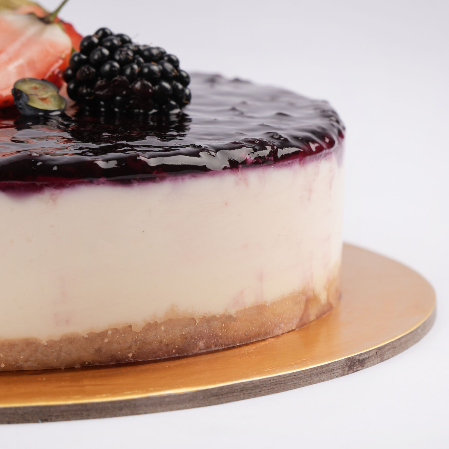Order A Blueberry Tale Cake 4 Portion Online | Same-Day Delivery UAE ...