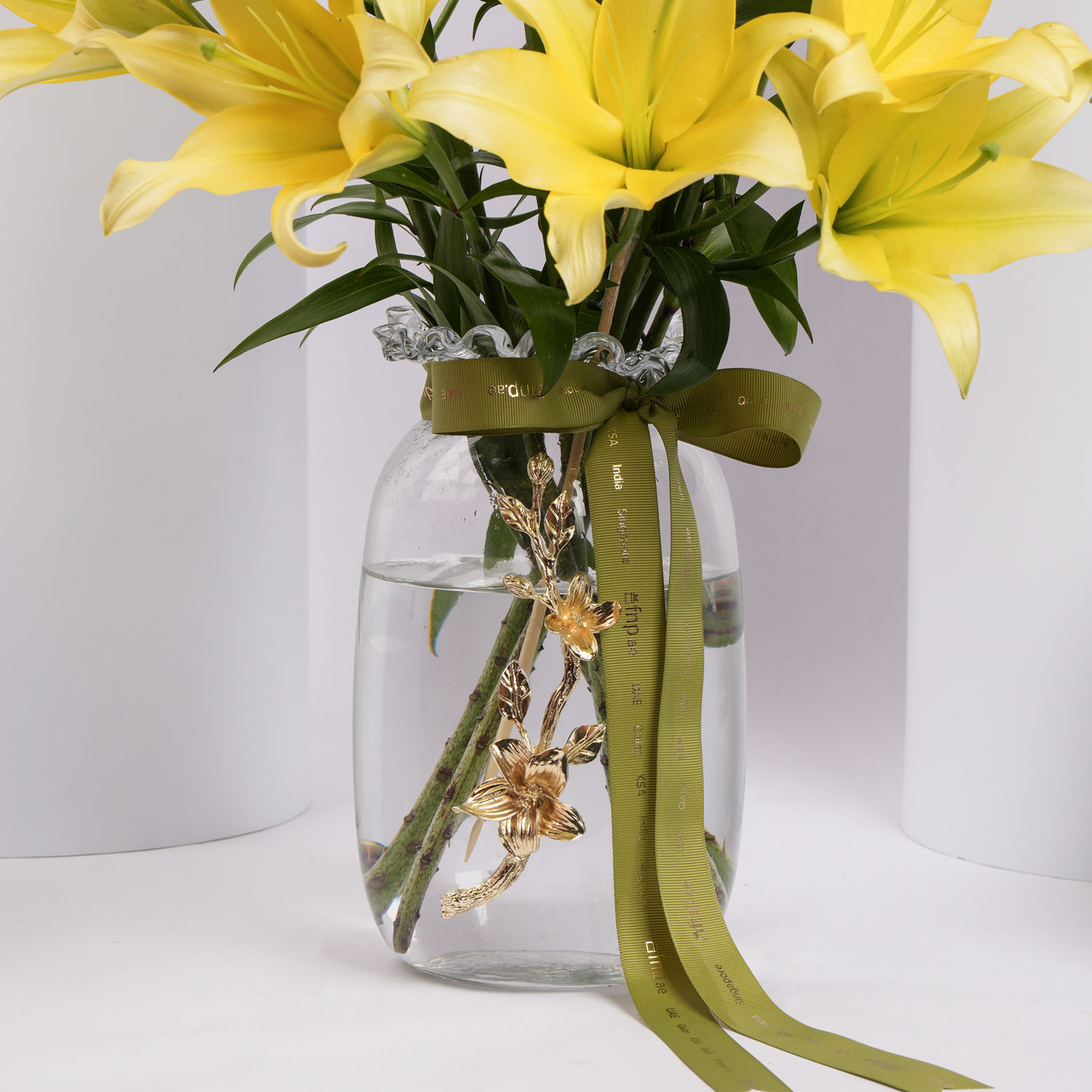 Order Taqaead Saeid Lilies Vase Online | Same-Day Delivery UAE - Fnp.ae